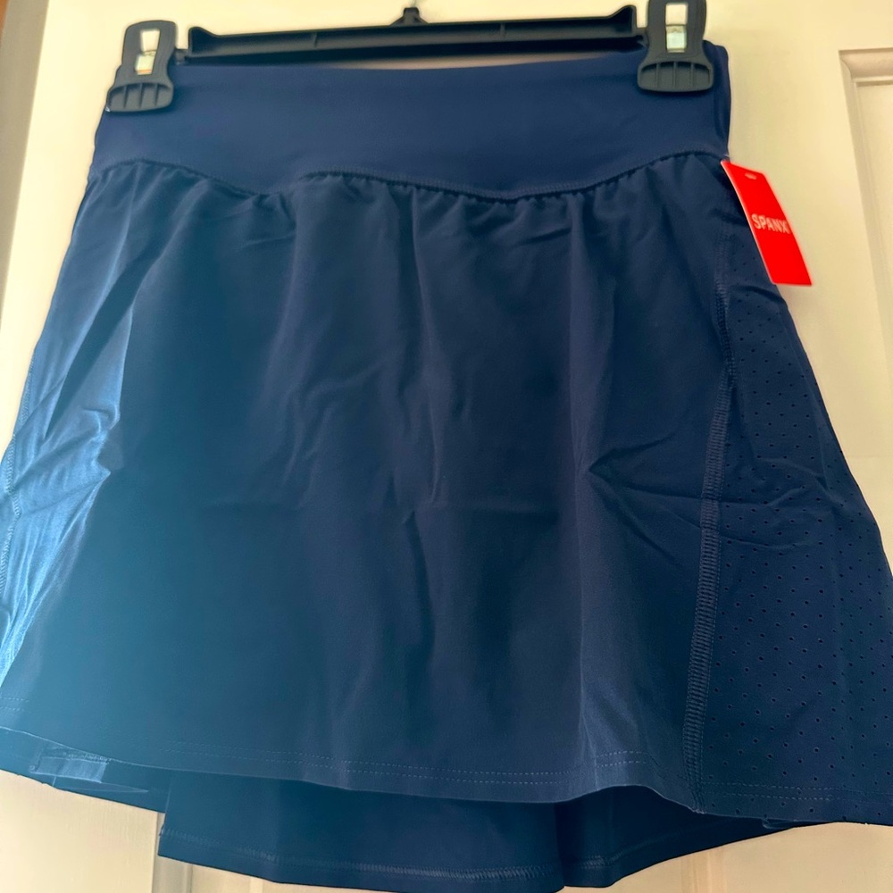 SPANXshape Get Moving 14" Skort. New With Tags